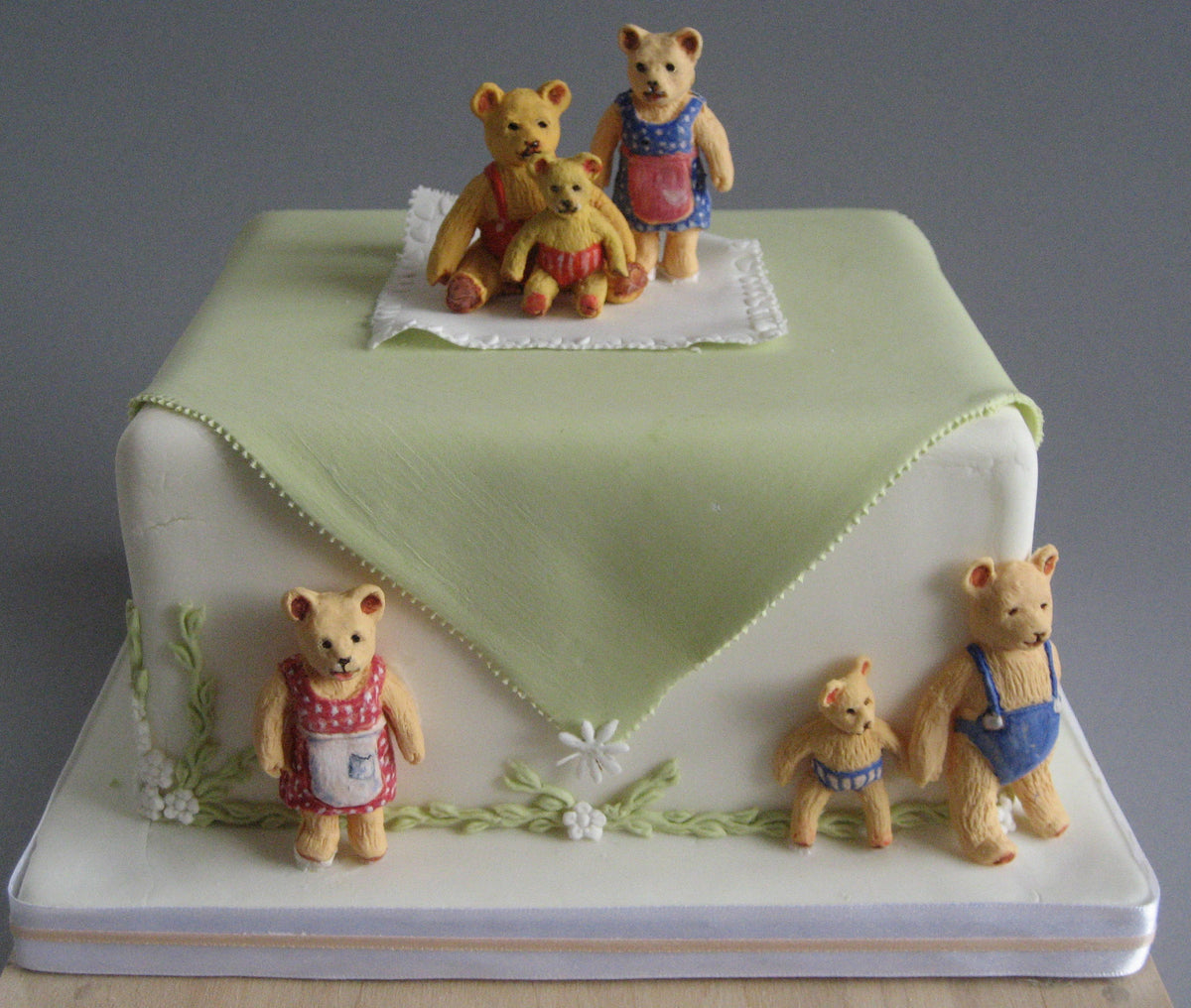 THREE BEARS FAMILY (Back).
